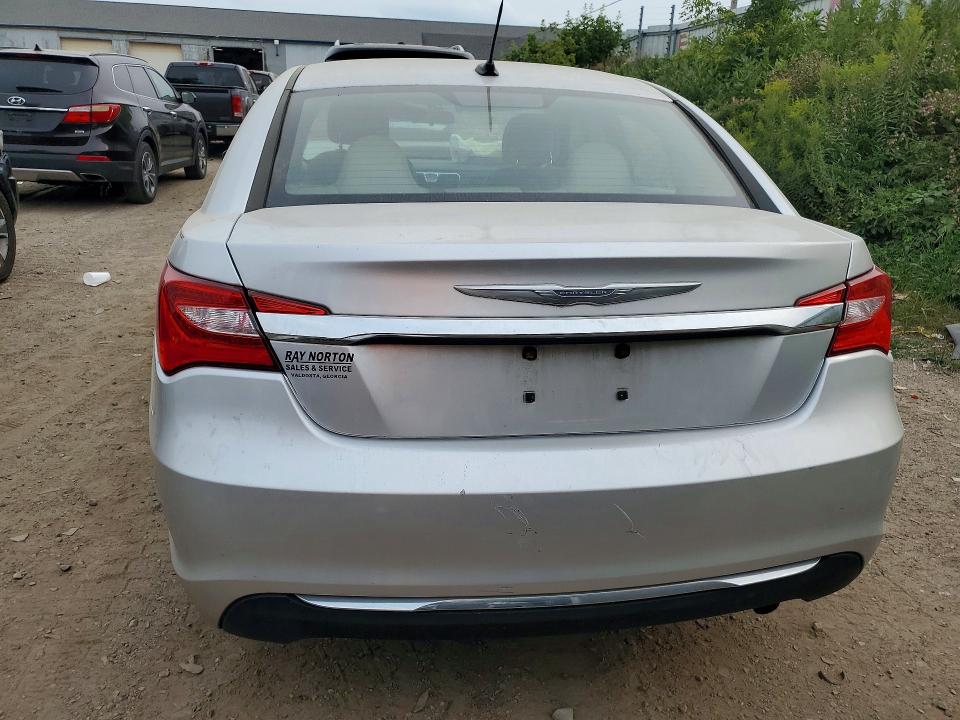 Photo 6 from auction – 2012 CHRYSLER 200 with VIN 1C3CCBBB3CN152199