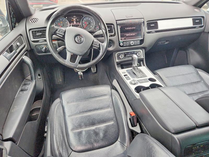Photo 8 from auction – 2017 VOLKSWAGEN TOUAREG with VIN WVGRF7BP3HD005668