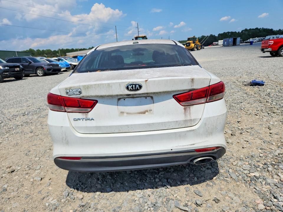 Photo 6 from auction – 2017 KIA OPTIMA with VIN 5XXGT4L35HG133897