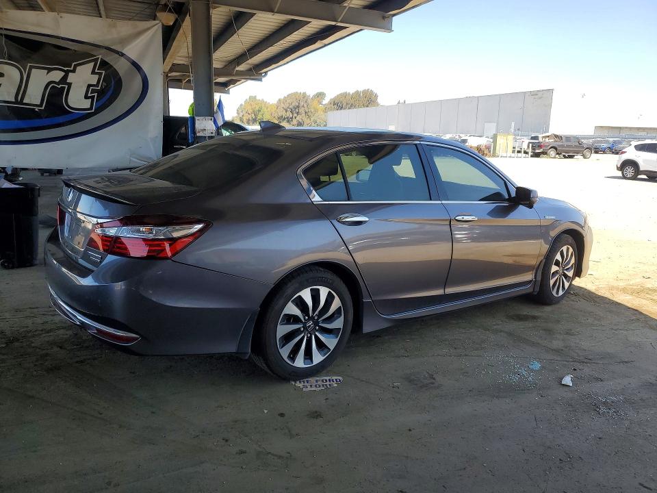 Photo 3 from auction – 2017 HONDA ACCORD with VIN JHMCR6F71HC004643