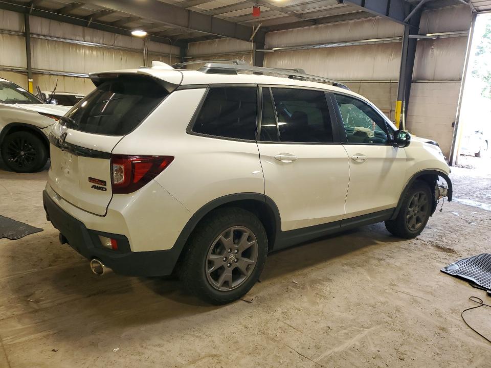 Photo 3 from auction – 2024 HONDA PASSPORT with VIN 5FNYF8H63RB018922