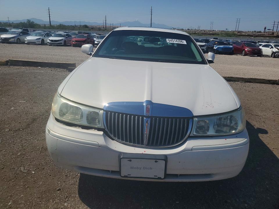 Photo 5 from auction – 2001 LINCOLN TOWN CAR with VIN 1LNHM82W31Y715490
