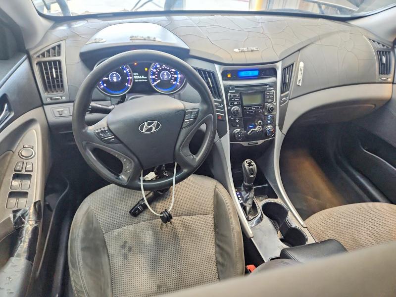 Photo 8 from auction – 2011 HYUNDAI SONATA with VIN 5NPEB4AC4BH217394