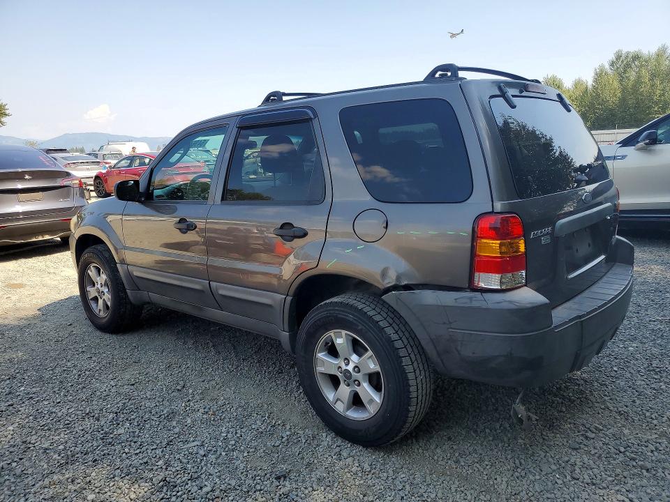 Photo 2 from auction – 2006 FORD ESCAPE with VIN 1FMYU03176KA03109