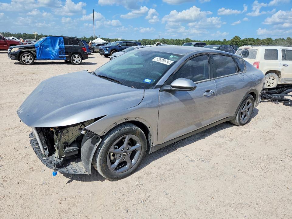 KIA K4 2025 مع رقم تعريف المركبة 3KPFT4DE4SE141856 - صورة من المزاد