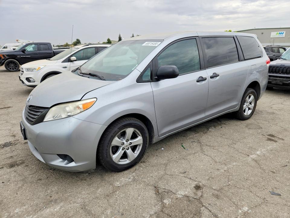 TOYOTA SIENNA 2011 with VIN 5TDKA3DCXBS008019 - Photo from auction