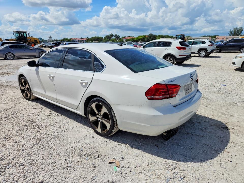 Photo 2 from auction – 2015 VOLKSWAGEN PASSAT with VIN 1VWAS7A32FC111430