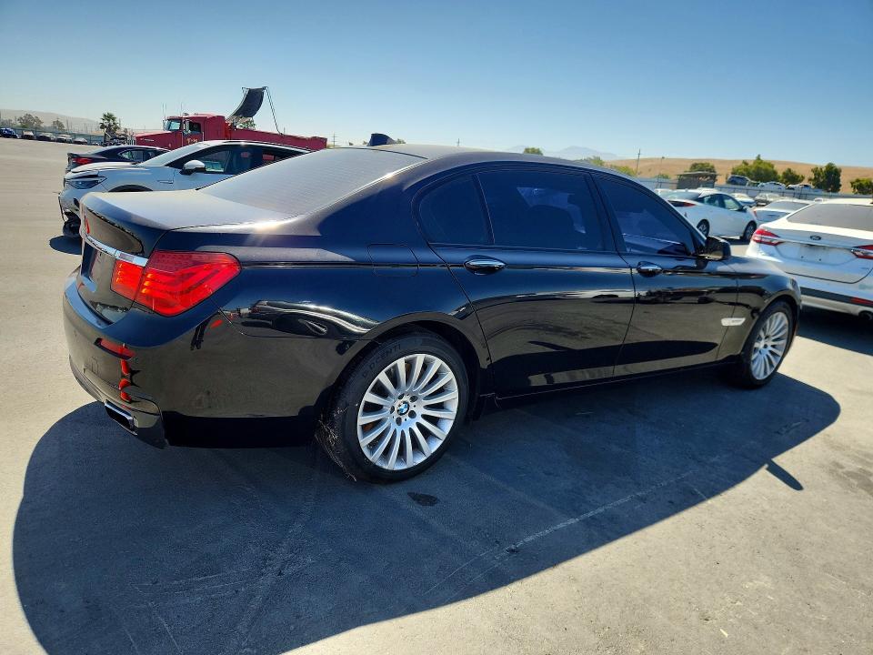 Photo 3 from auction – 2011 BMW 750 with VIN WBAKB8C55BCY65473
