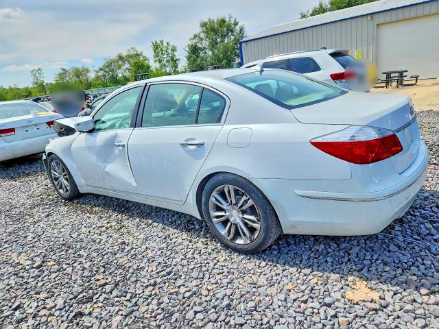 Photo 2 from auction – 2011 HYUNDAI GENESIS with VIN KMHGC4DE5BU128499