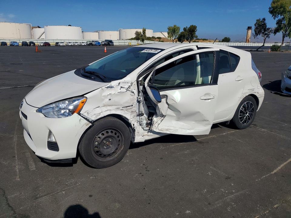 TOYOTA PRIUS C 2013 with VIN JTDKDTB35D1550879 - Photo from auction