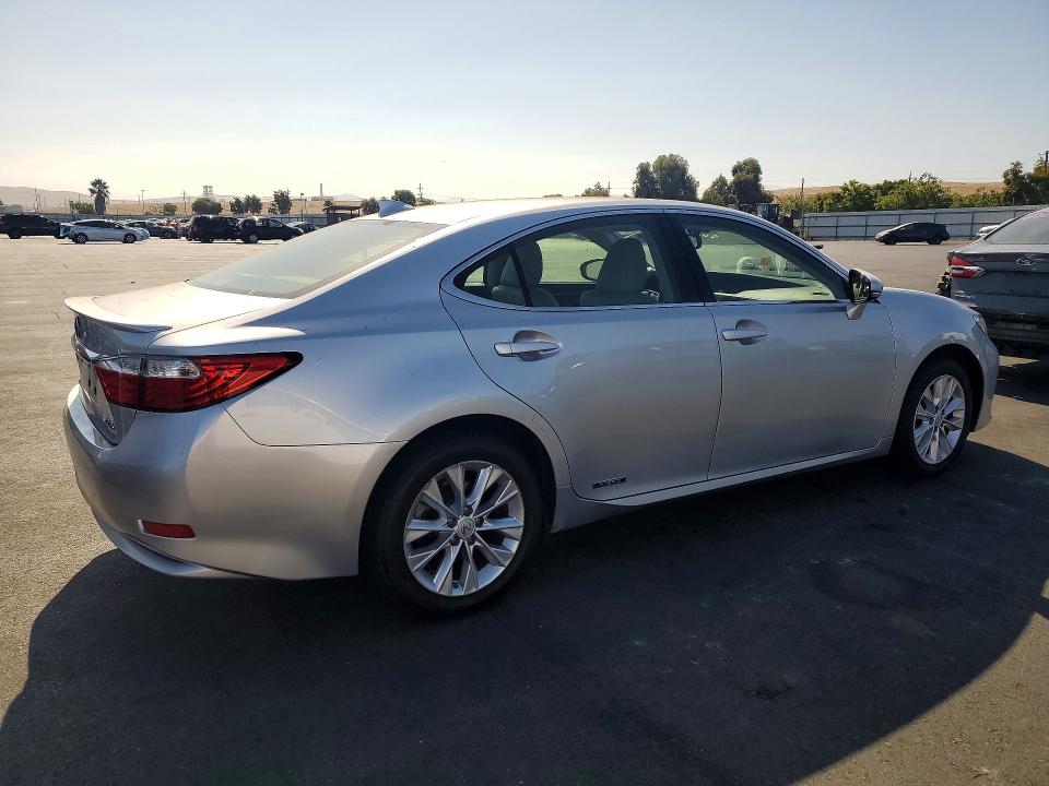 Photo 3 from auction – 2015 LEXUS ES with VIN JTHBW1GG0F2100336