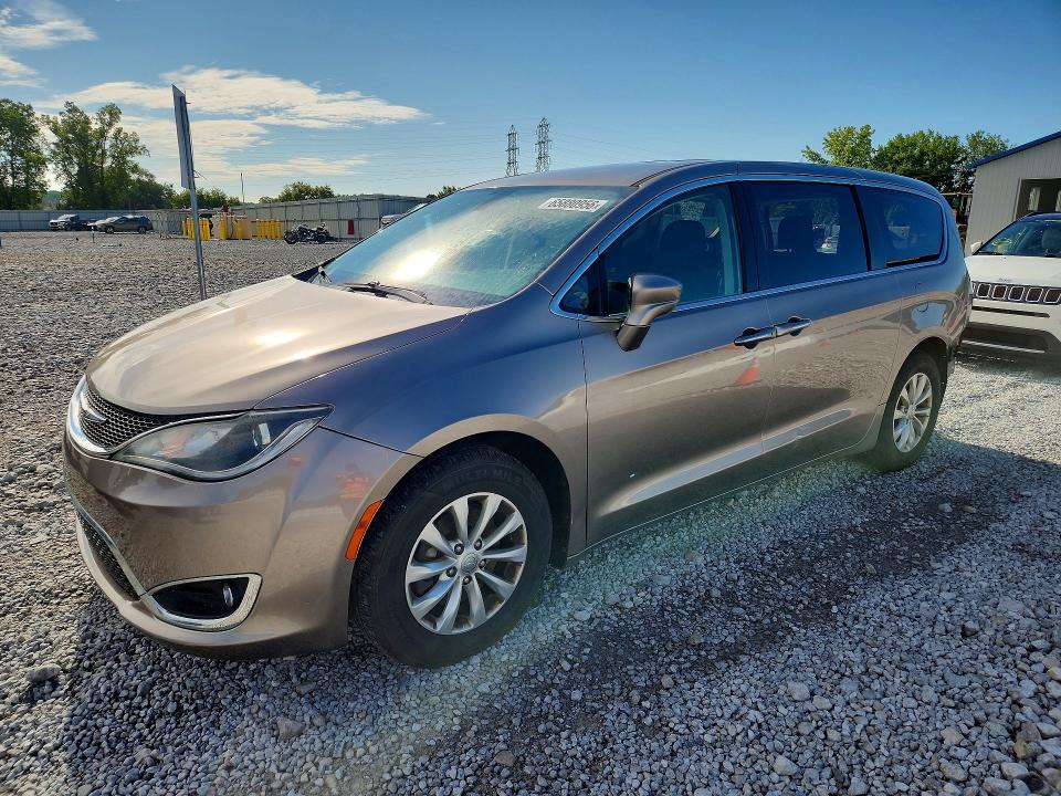 CHRYSLER PACIFICA 2018 with VIN 2C4RC1FGXJR256923 - Photo from auction