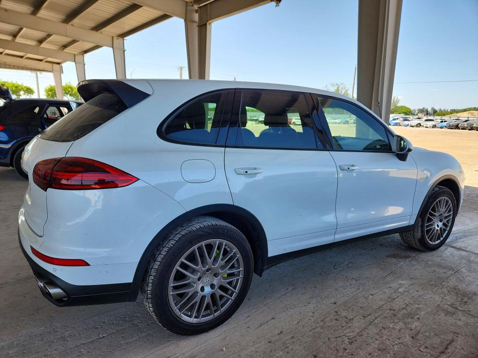 Photo 3 from auction – 2016 PORSCHE CAYENNE with VIN WP1AE2A24GLA64485