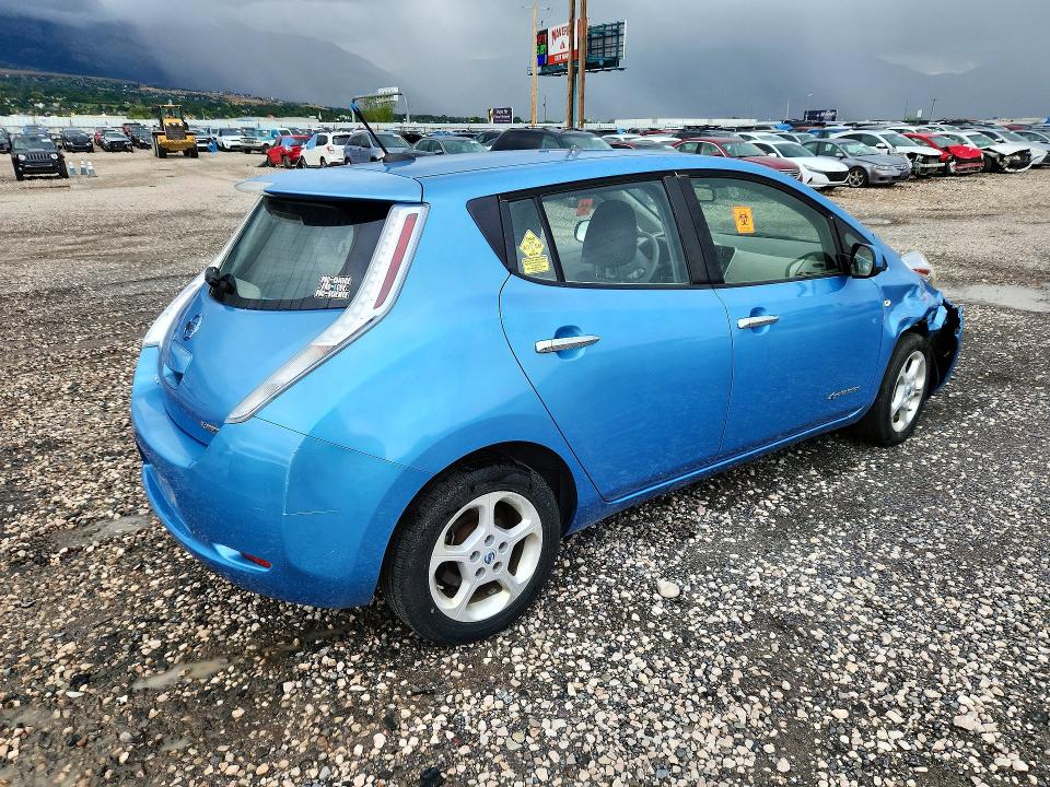 Photo 3 from auction – 2011 NISSAN LEAF with VIN JN1AZ0CP9BT004569