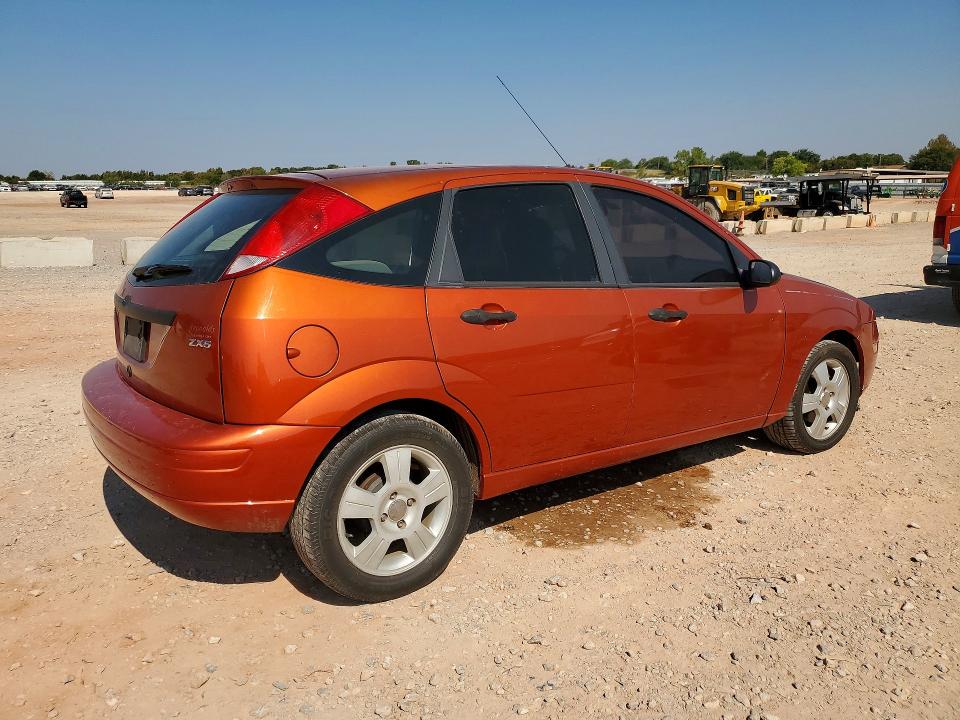 Photo 3 from auction – 2005 FORD FOCUS with VIN 3FAFP37N55R102044