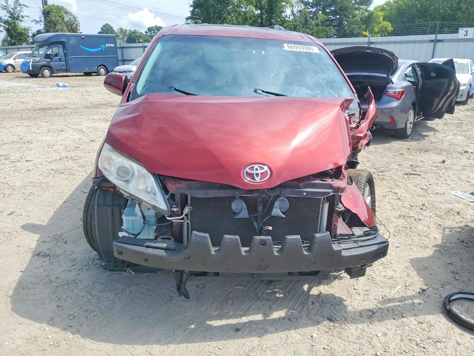Photo 5 from auction – 2017 TOYOTA SIENNA with VIN 5TDDZ3DC8HS183105