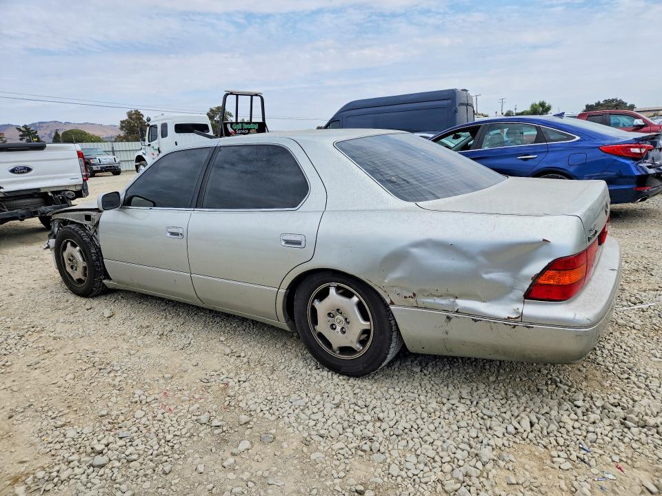 صورة رقم 2 من المزاد - 2000 LEXUS LS مع VIN JT8BH28F7Y0181615