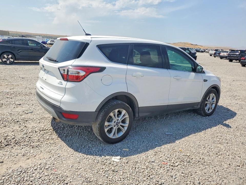 صورة رقم 3 من المزاد - 2017 FORD ESCAPE مع VIN 1FMCU9G95HUB29510