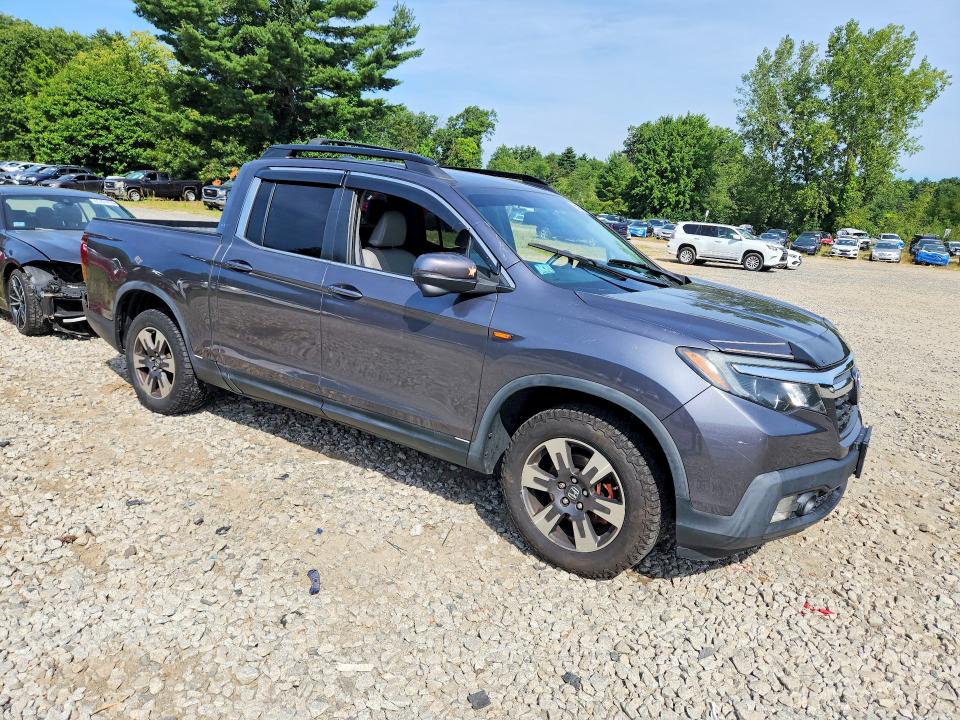 Фото 4 с аукциона – 2017 HONDA RIDGELINE с VIN 5FPYK3F60HB007013