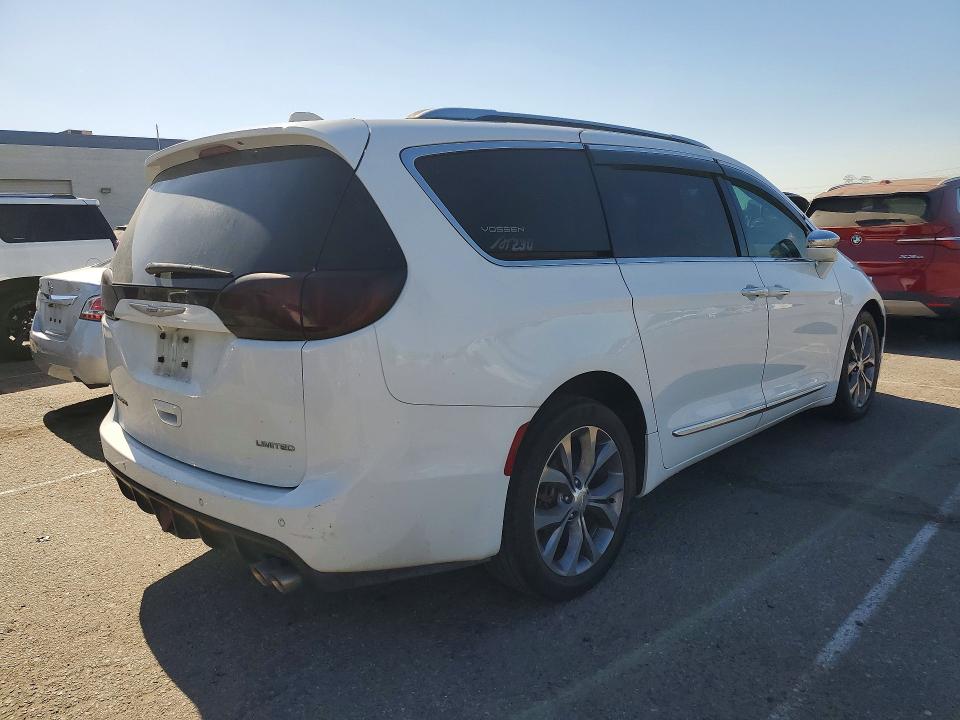 Photo 3 from auction – 2018 CHRYSLER PACIFICA with VIN 2C4RC1GG7JR334203