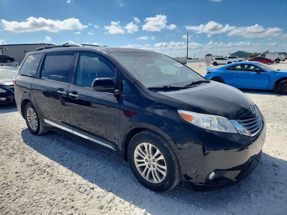 Zdjęcie 4 z aukcji – 2017 TOYOTA SIENNA z VIN 5TDYZ3DC8HS845685