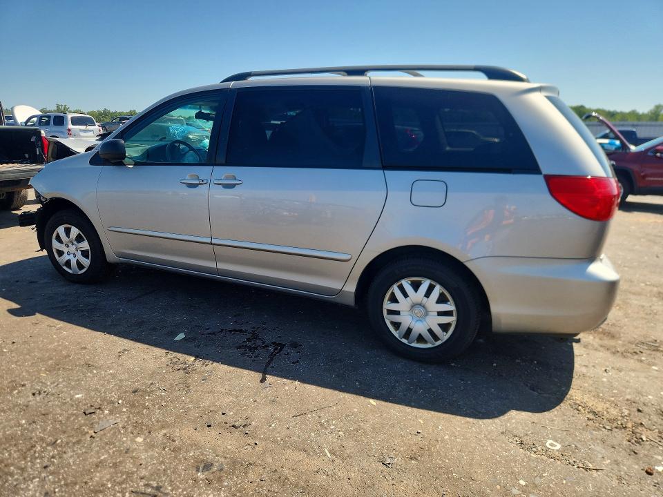 Photo 2 from auction – 2010 TOYOTA SIENNA with VIN 5TDKK4CC4AS320534