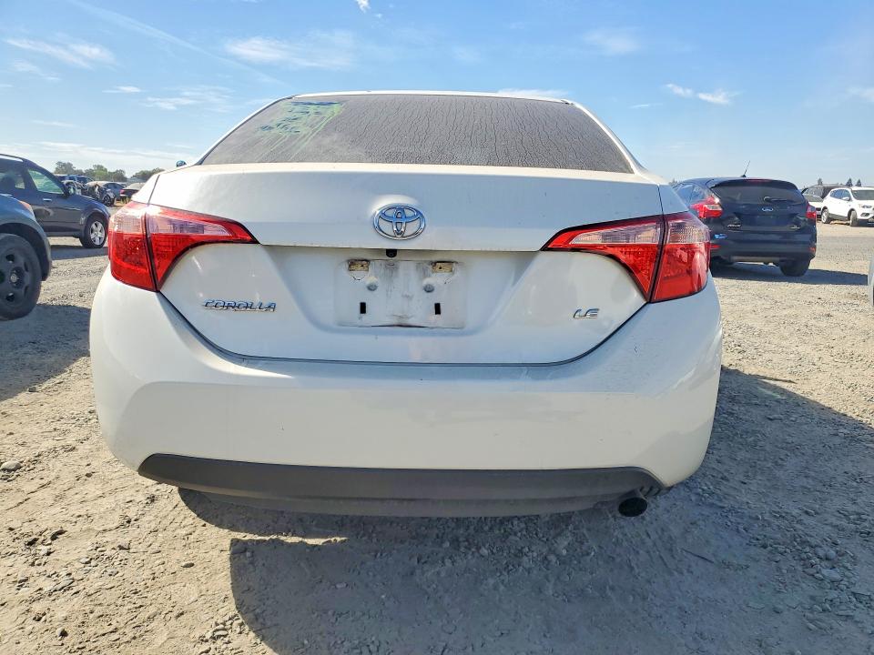 Photo 6 from auction – 2018 TOYOTA COROLLA with VIN 5YFBURHEXJP797544