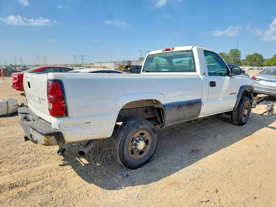Photo 3 from auction – 2004 CHEVROLET SILVERADO with VIN 1GCHC24U44E262311