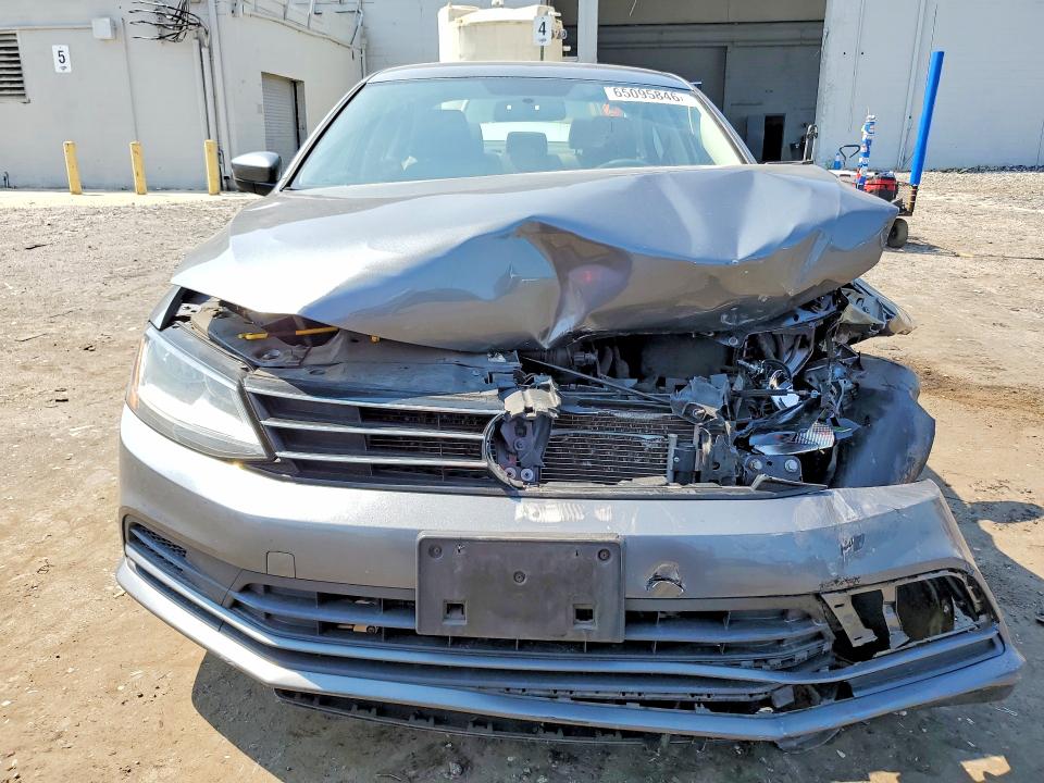 Photo 5 from auction – 2017 VOLKSWAGEN JETTA with VIN 3VW2B7AJ5HM329348