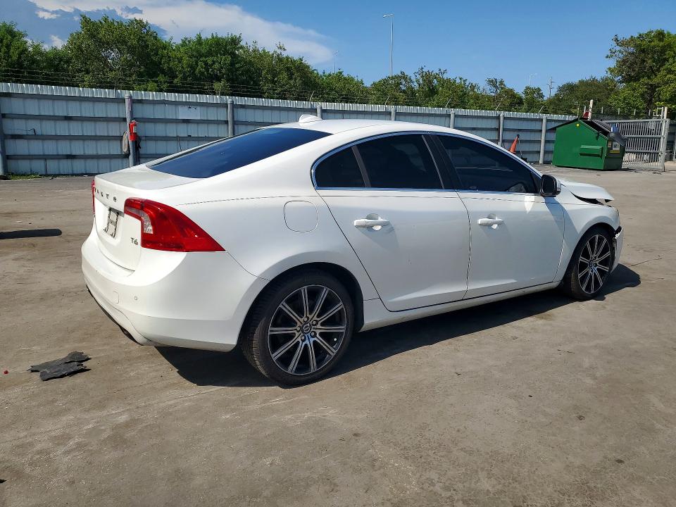 Снимка 3 от търг – 2015 VOLVO S60 с VIN YV149MFK7F1341223