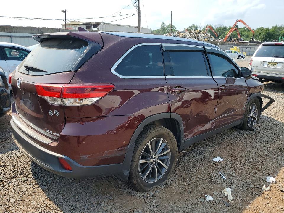 Photo 3 from auction – 2019 TOYOTA HIGHLANDER with VIN 5TDJZRFH4KS737794