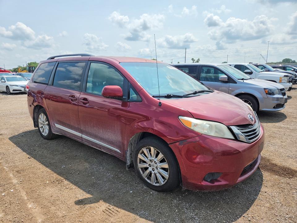 Zdjęcie 4 z aukcji – 2011 TOYOTA SIENNA z VIN 5TDJK3DC0BS023346