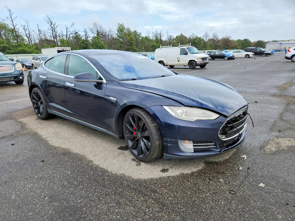 Photo 4 from auction – 2014 TESLA MODEL S with VIN 5YJSA1H21EFP62912