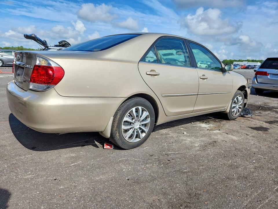 Photo 3 from auction – 2005 TOYOTA CAMRY with VIN 4T1BE32K45U947578