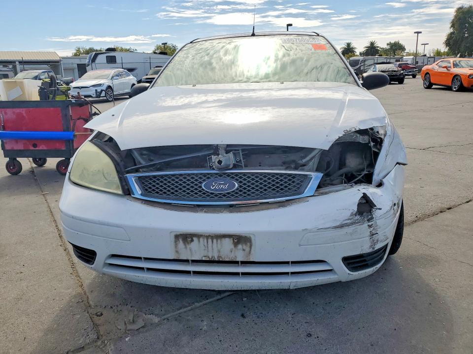 Zdjęcie 5 z aukcji – 2005 FORD FOCUS z VIN 1FAFP34N55W298150