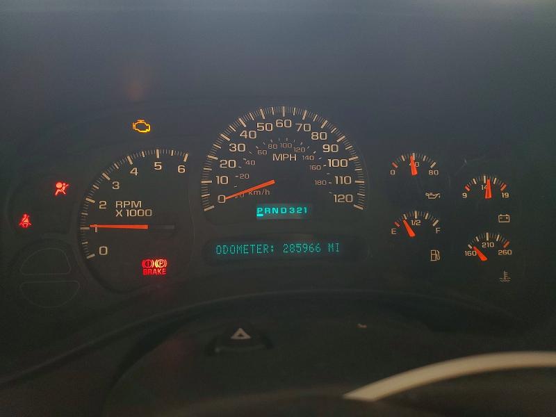Photo 9 from auction – 2004 CHEVROLET SUBURBAN with VIN 1GNFK16Z74J197014