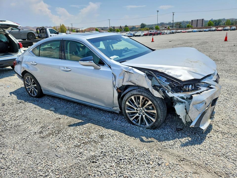 Photo 4 from auction – 2019 LEXUS ES with VIN JTHB21B1XK2021006