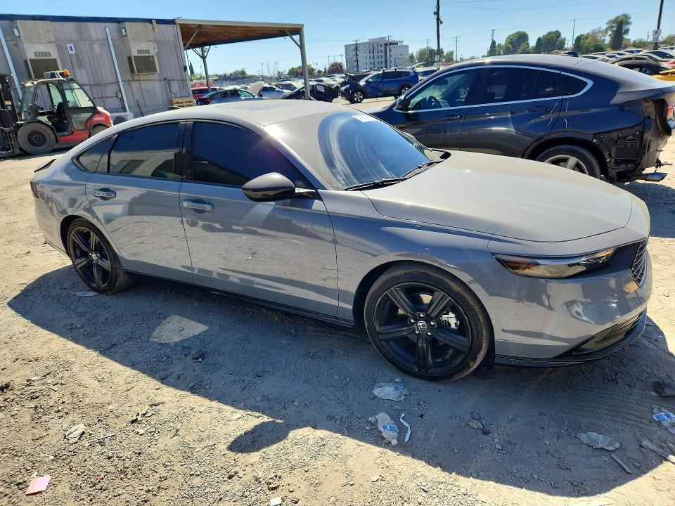 Снимка 4 от търг – 2025 HONDA ACCORD с VIN 1HGCY2F78SA091149