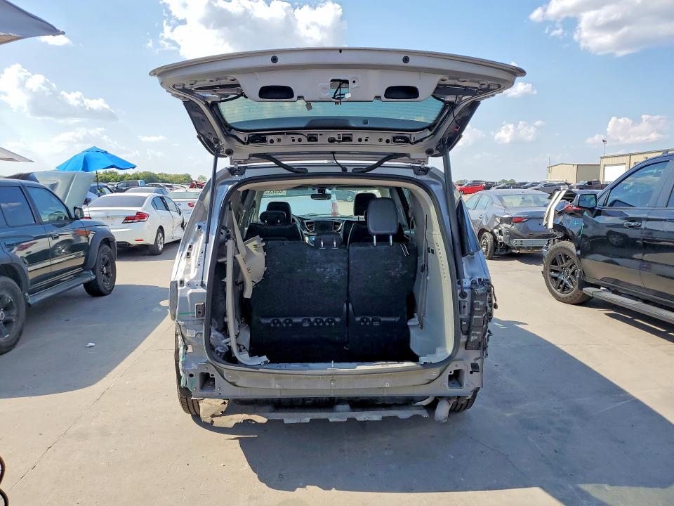 Photo 6 from auction – 2020 CHRYSLER PACIFICA with VIN 2C4RC1GG7LR125398