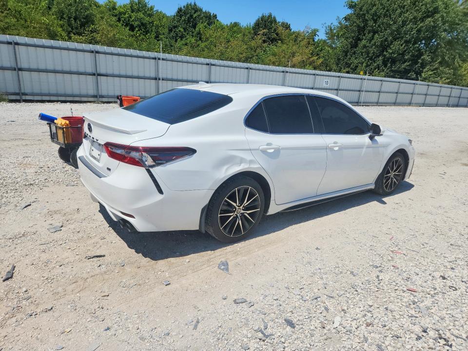 Photo 3 from auction – 2022 TOYOTA CAMRY with VIN 4T1G11AK5NU669149
