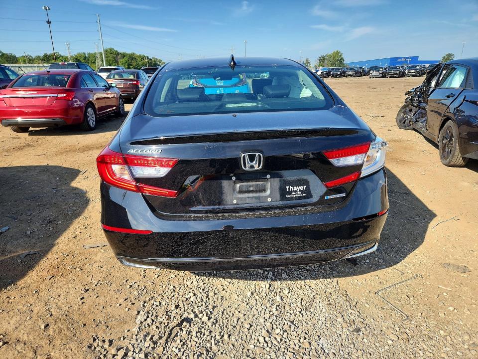 Снимка 6 от търг – 2018 HONDA ACCORD с VIN 1HGCV3F54JA002236