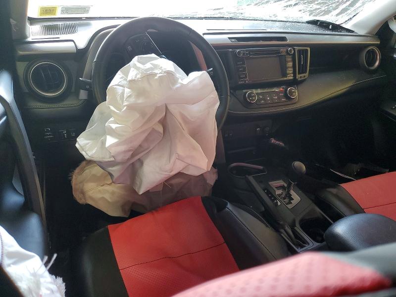 Photo 8 from auction – 2018 TOYOTA RAV4 with VIN 2T3RFREV9JW720750