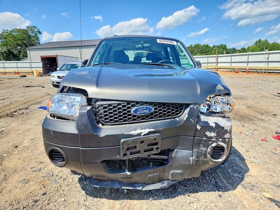Photo 5 from auction – 2005 FORD ESCAPE with VIN 1FMYU92Z75KC44498