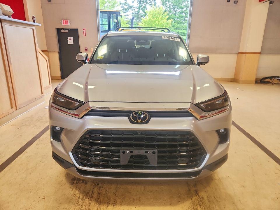 Photo 5 from auction – 2024 TOYOTA GRAND HIGHLANDER with VIN 5TDAAAB53RS043774