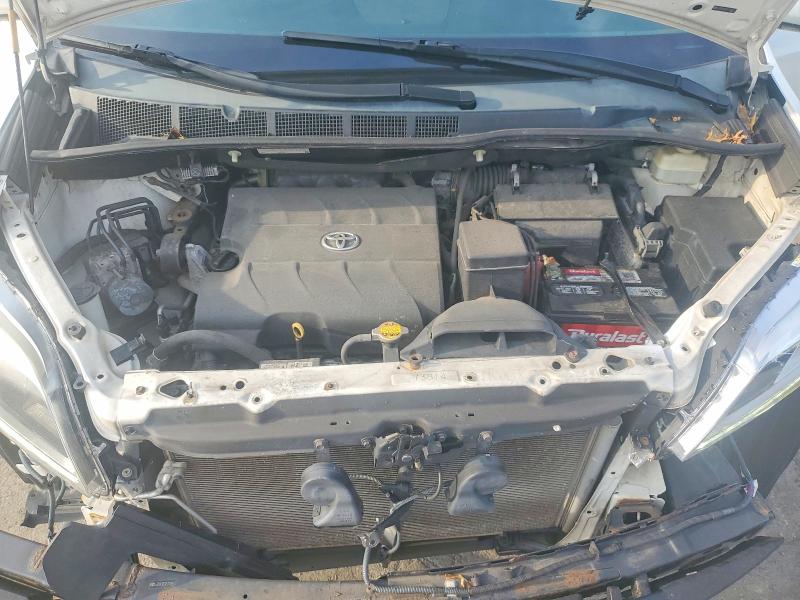 Zdjęcie 12 z aukcji – 2015 TOYOTA SIENNA z VIN 5TDDK3DC0FS108612