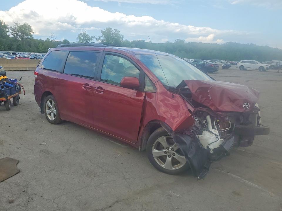 Photo 4 from auction – 2014 TOYOTA SIENNA with VIN 5TDKK3DC4ES460890