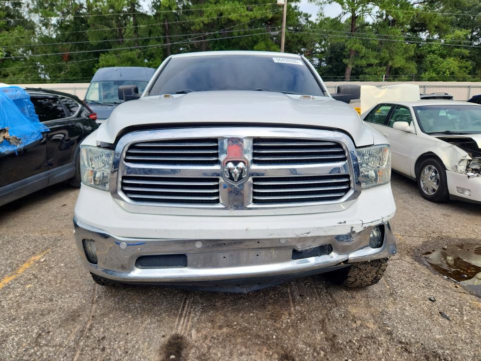 Photo 5 from auction – 2016 RAM 1500 with VIN 1C6RR6LT3GS148171