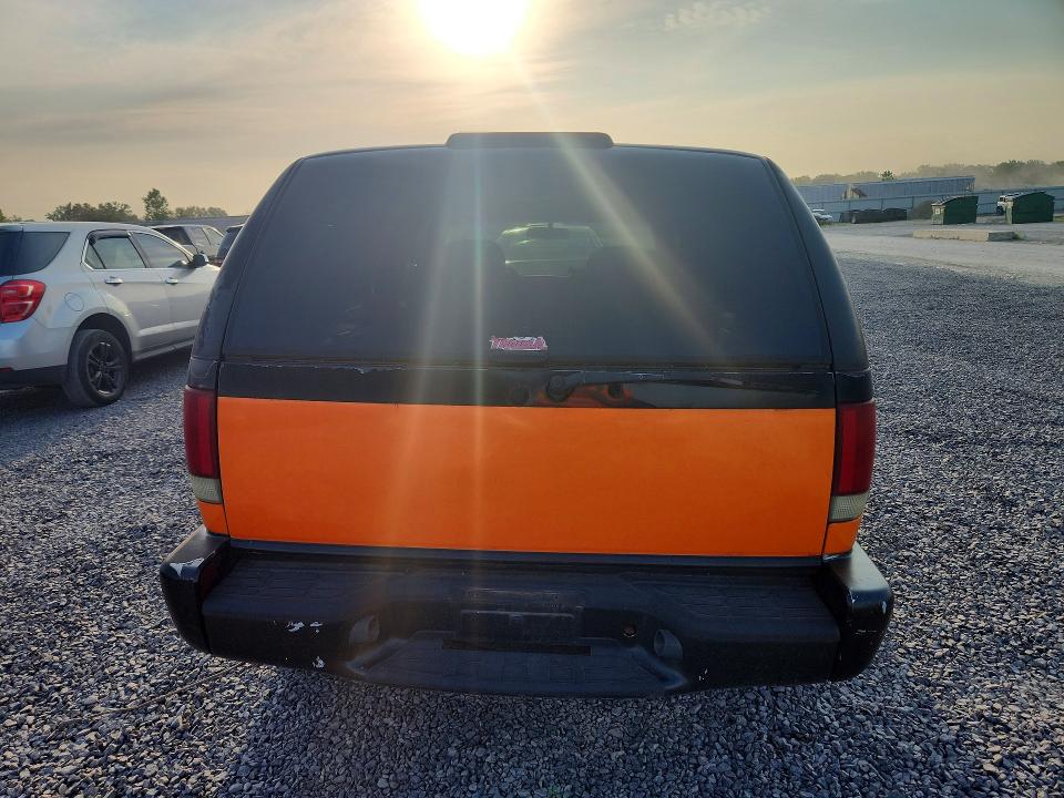 Photo 6 from auction – 2001 CHEVROLET BLAZER with VIN 1GNDT13W61K209397