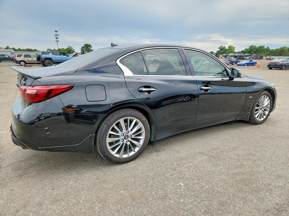 Photo 3 from auction – 2018 INFINITI Q50 with VIN JN1EV7AR1JM439413