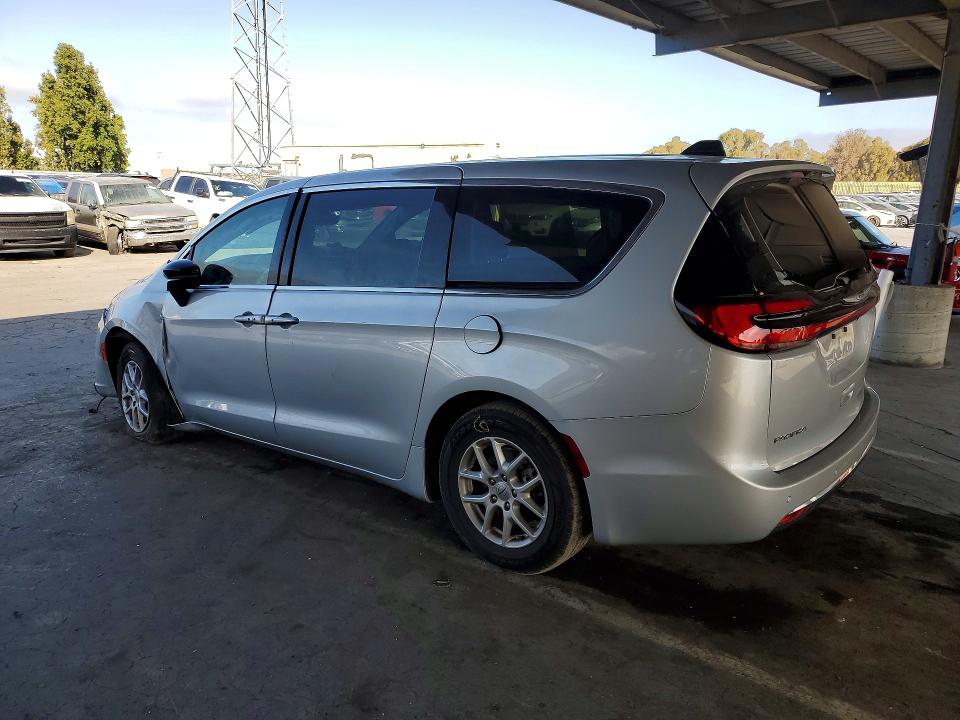 Photo 2 from auction – 2024 CHRYSLER PACIFICA with VIN 2C4RC1BG9RR170326